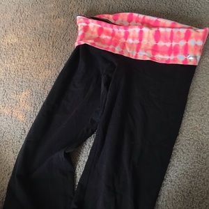 VS pink cropped yoga pants